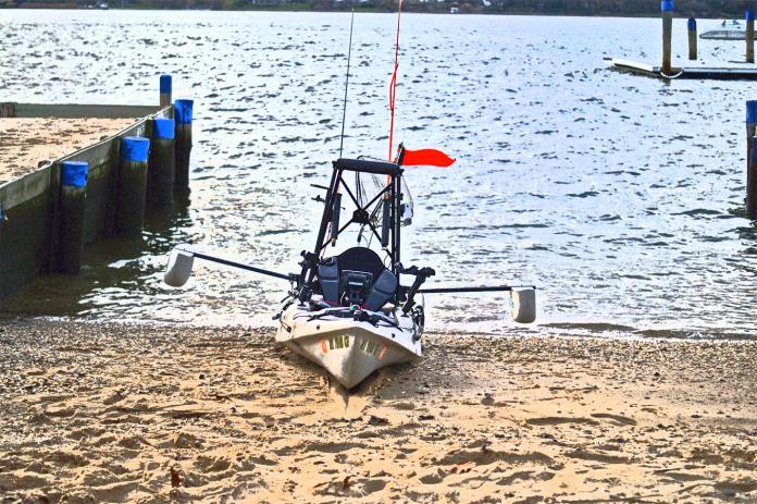 You can see the pontoons in their "resting" position here. They are raised and lowered while on the water by using a pull cord in the cockpit.